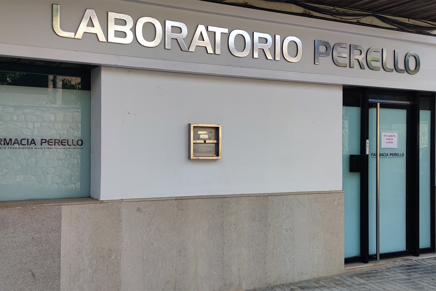 farmacia-laboratorio-perello-quienes-somos quienes somos